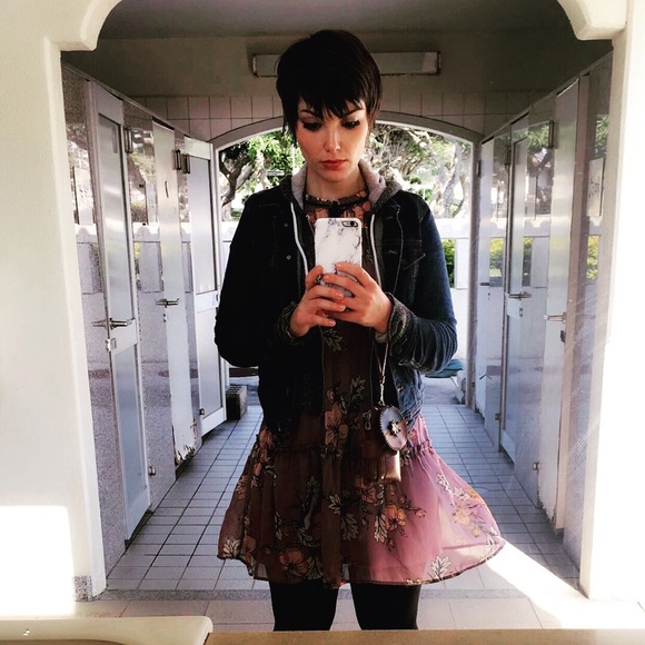 Meet your Posher, Amber - Picture 8 of 8